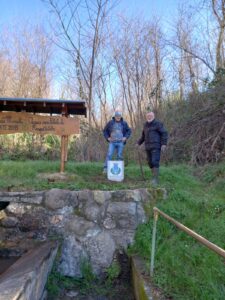 fontana da marsilii - la posa dello stemma comunale 05 fontana da marsilii - la posa dello stemma comunale 06